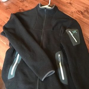 Arc’teryx Women’s Black Zipup lightweight Jacket L